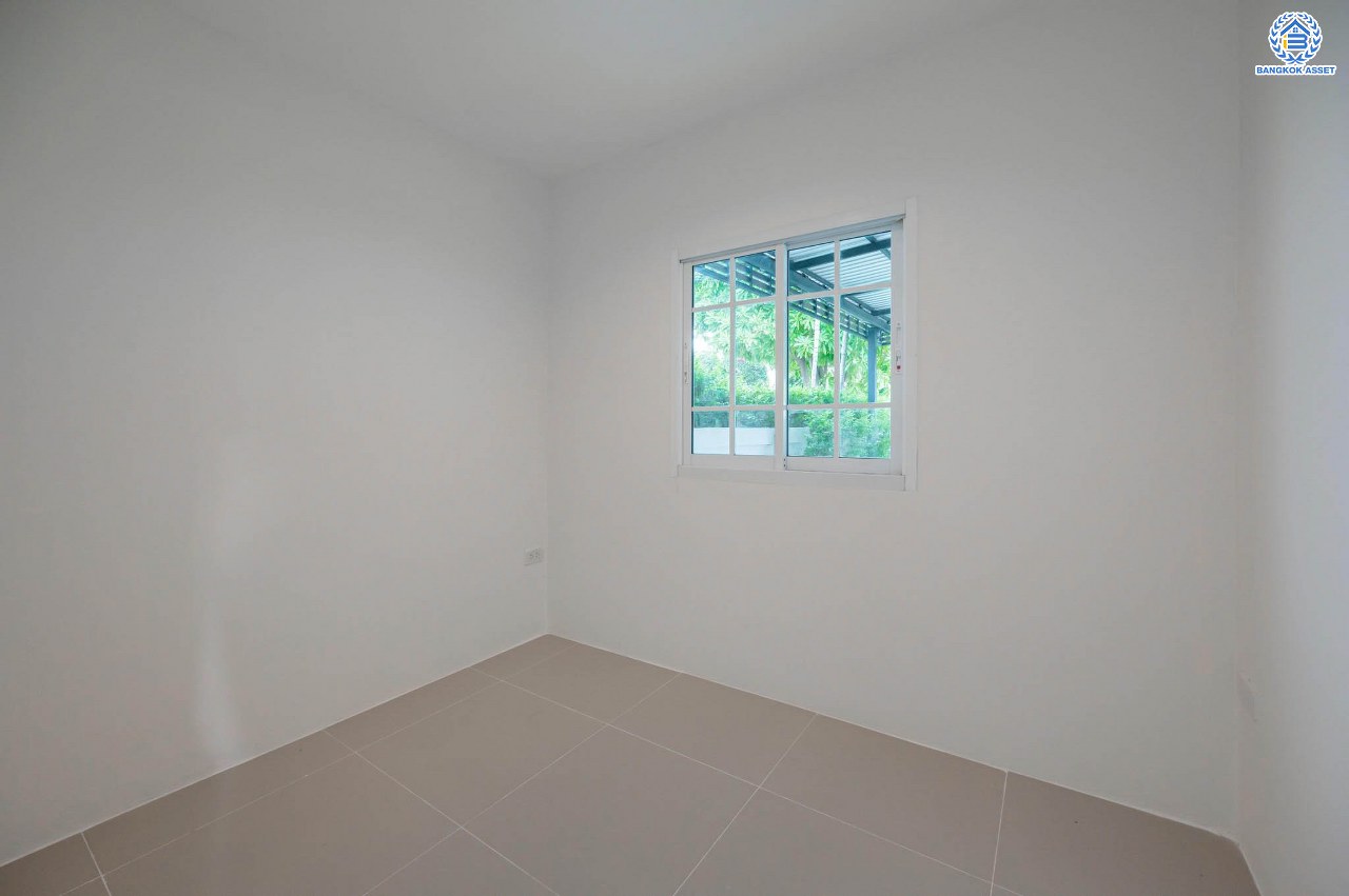 บ้านมือสองตกแต่งใหม่ โครงการ ธนาสิริ ราชพฤกษ์-ท่าน้ำนนท์ เนื้อที่ 50.5 ตร.ว. ฟังก์ชัน 3 ห้องนอน 4 ห้องน้ำ 1 ห้องแม่บ้าน จอดรถได้ 2 คัน บนทำเลดี วิวสวนส่วนกลาง ติดถนนใหญ่ เชื่อมต่อหลายเส้นทาง ใกล้รถไฟฟ้าสายสีม่วง "สถานีไทรม้า" เซ็นทรัลรัตนาธิเบศร์ พร้อมสิ่งอำนวยความสะดวกมากมาย